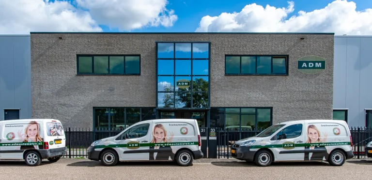 ADM-servicebussen voor het bedrijfspand in Geldrop